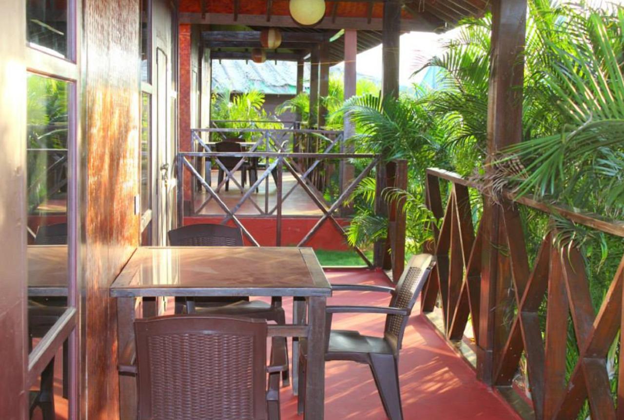 Rock Water Resort Morjim Exterior foto